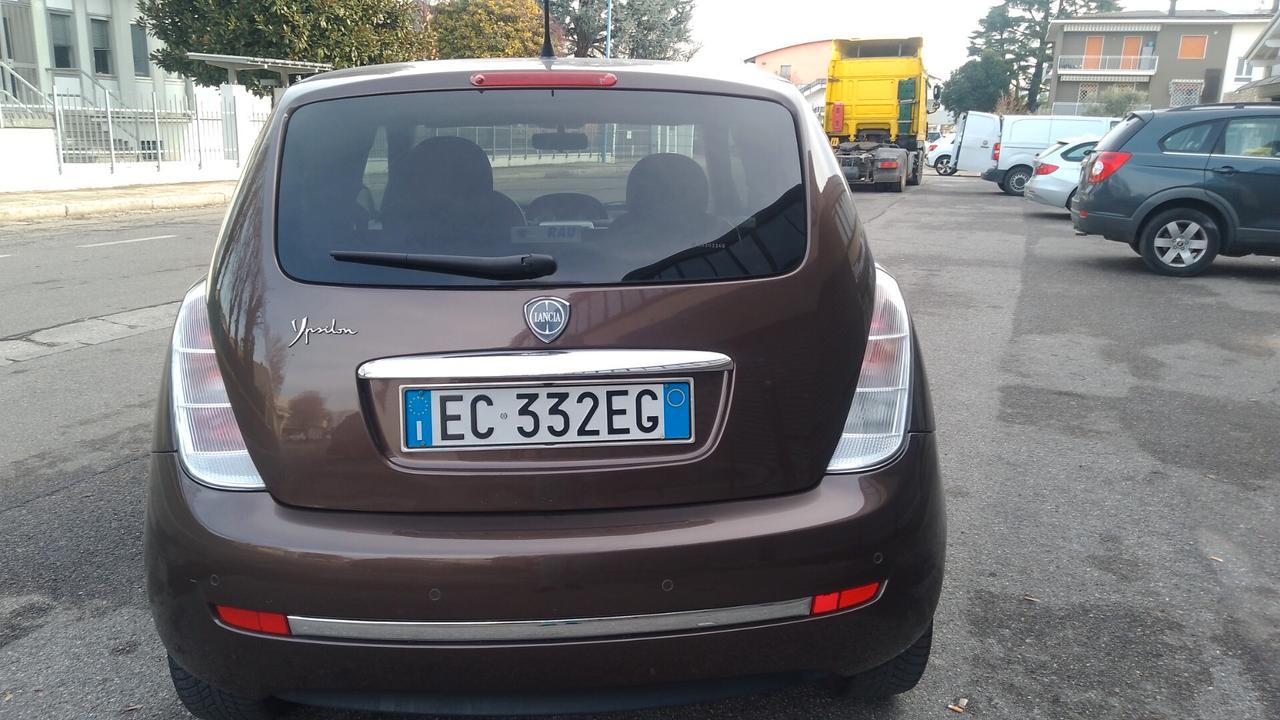 Lancia Ypsilon 1.2 BZ neopatentati 2011