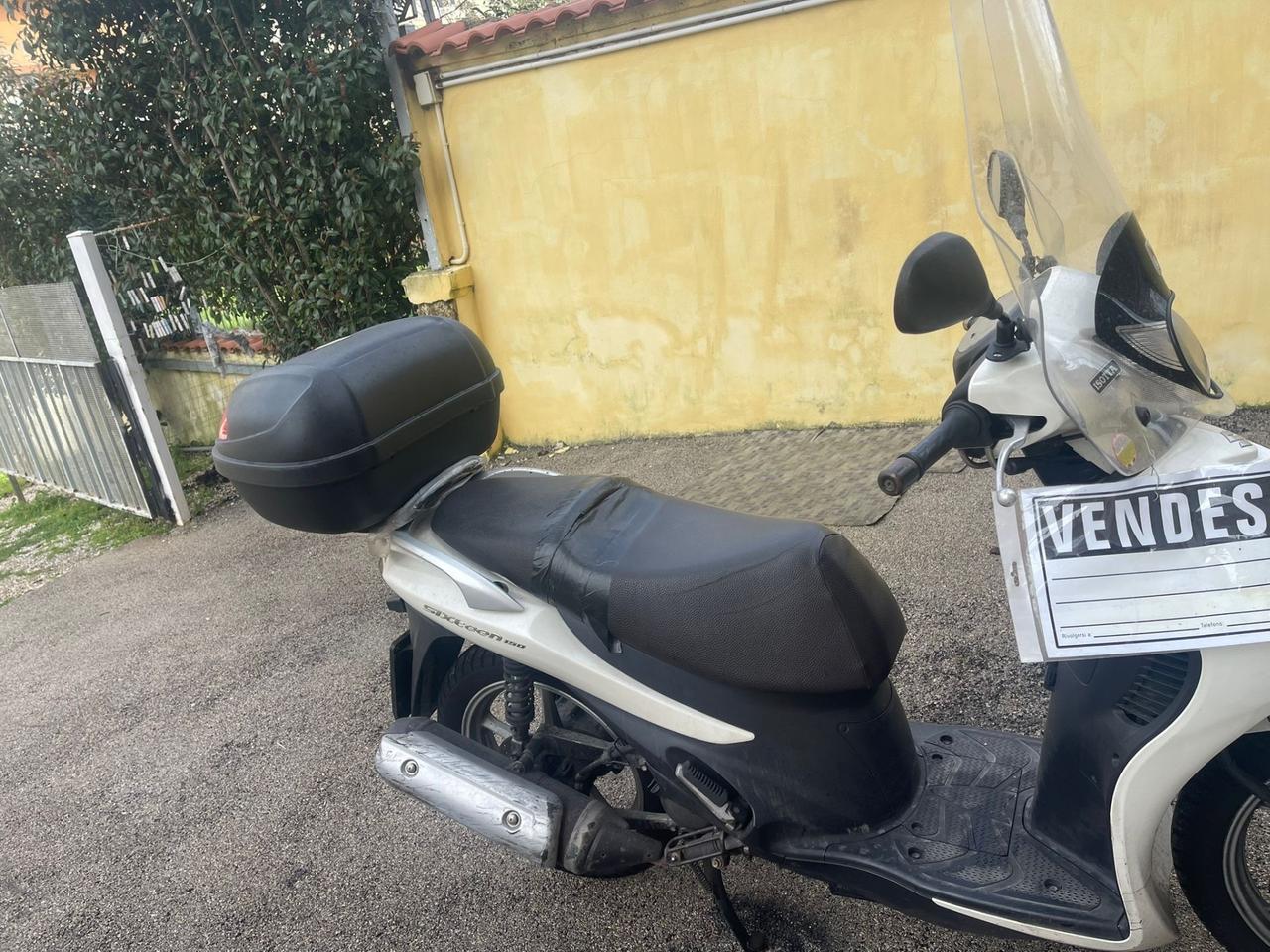 Suzuki SIXteen 150 Xteen