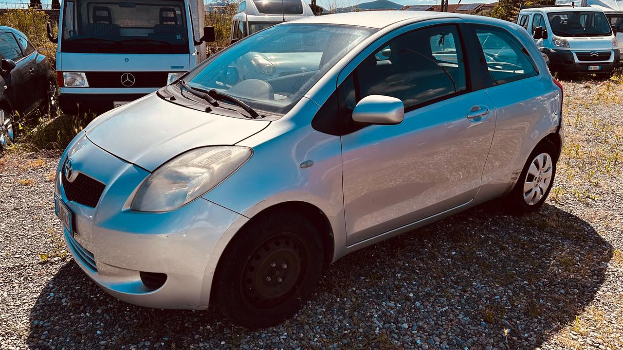 Toyota Yaris 1.0 3 porte Sol