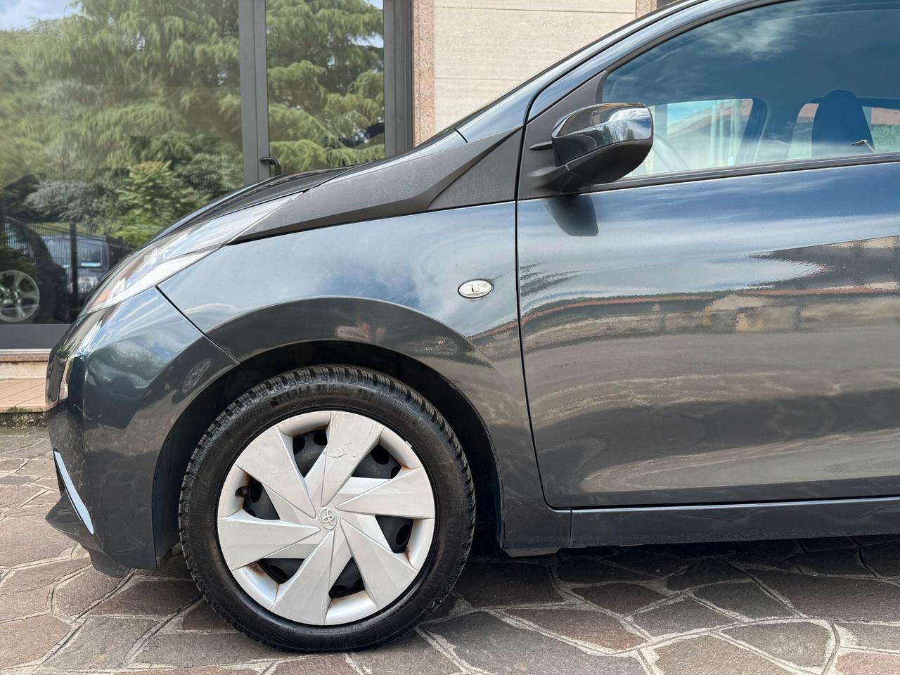 Toyota Aygo 1.0 VVT-i 69 CV 5 porte x-play MMT AUTOMATICA