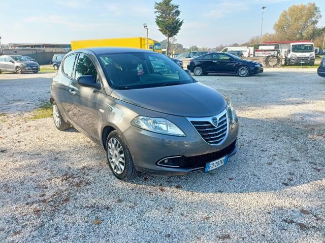 LANCIA Ypsilon 1.2 69 CV PER NEOPATENTATI