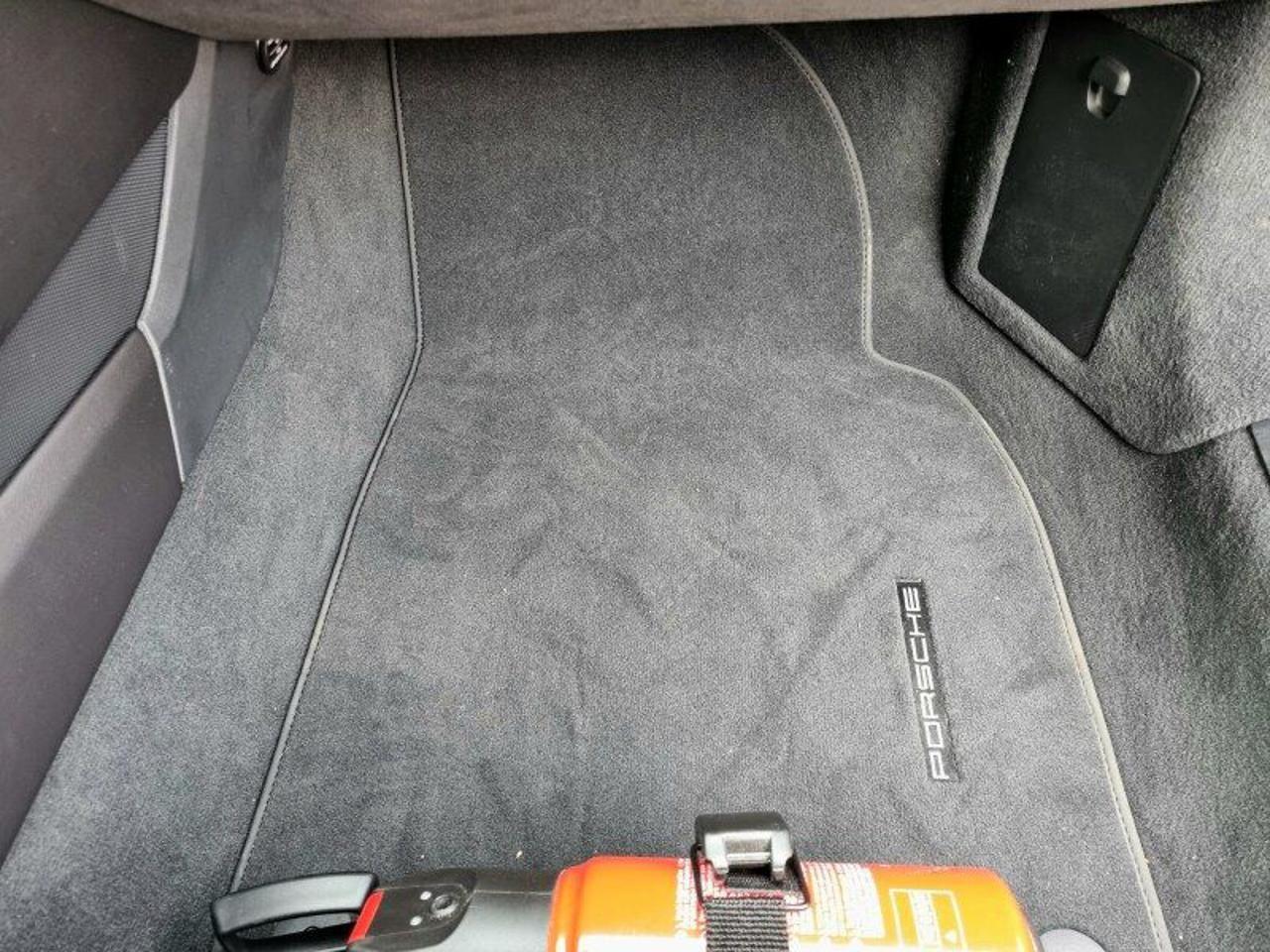 Porsche 718 Cayman GT4 PDK