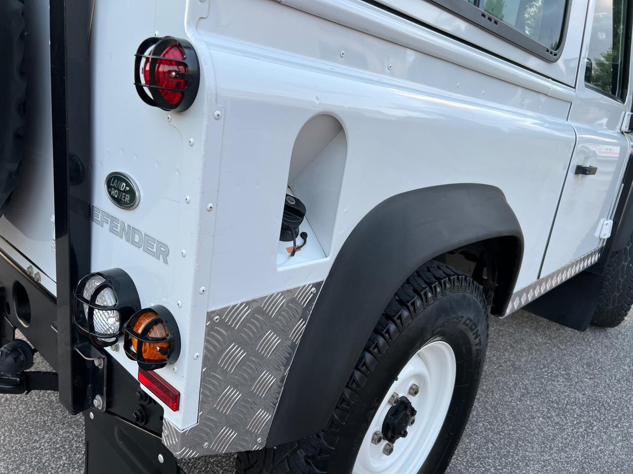 Land Rover Defender 90 2.2 TD4 Station Wagon E N1