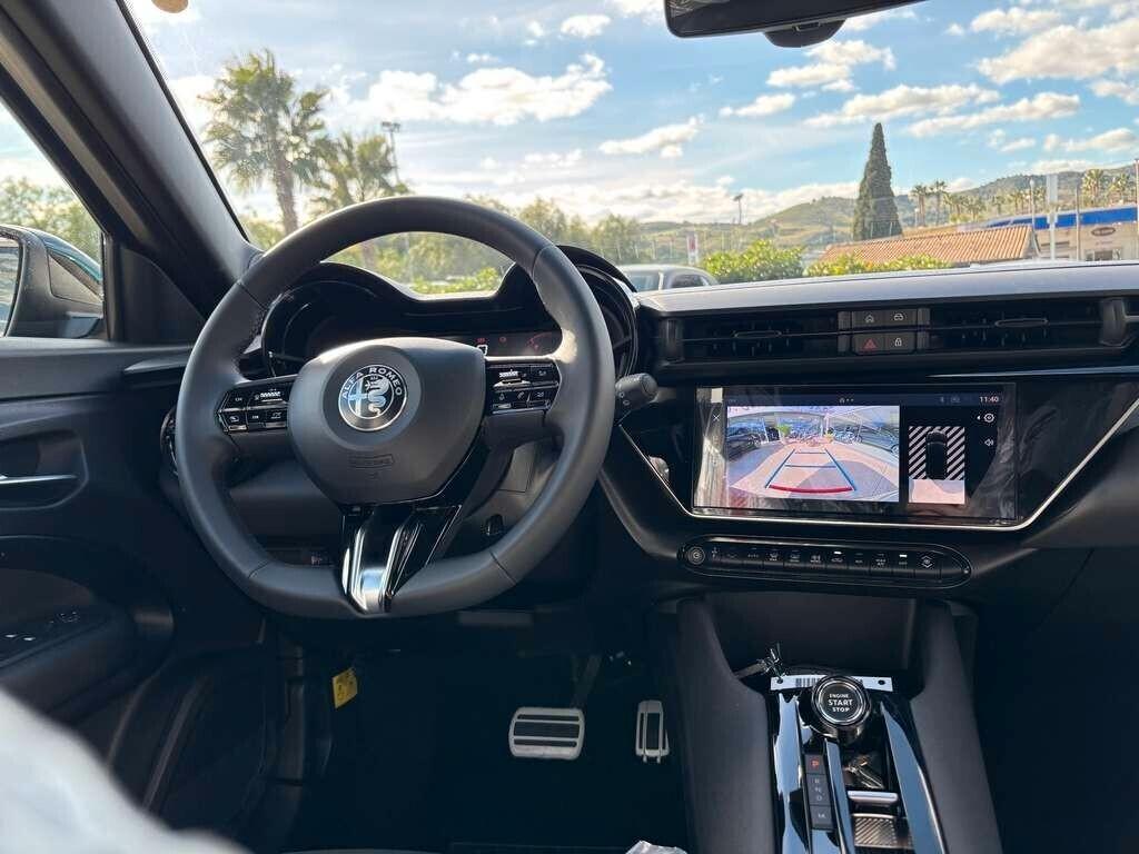 Alfa Romeo Junior 1.2 136 CV Hybrid eDCT6 Speciale KM 0 IVA ESPOSTA Tua a soli 269 Euro al mese