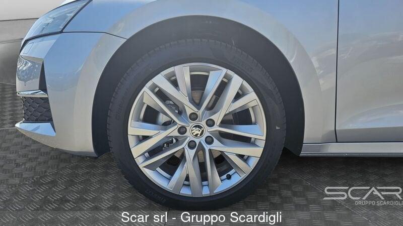 Skoda Octavia 2.0 TDI 150 CV DSG Wagon Executive con FARI MATRIX E CERCHI D 18