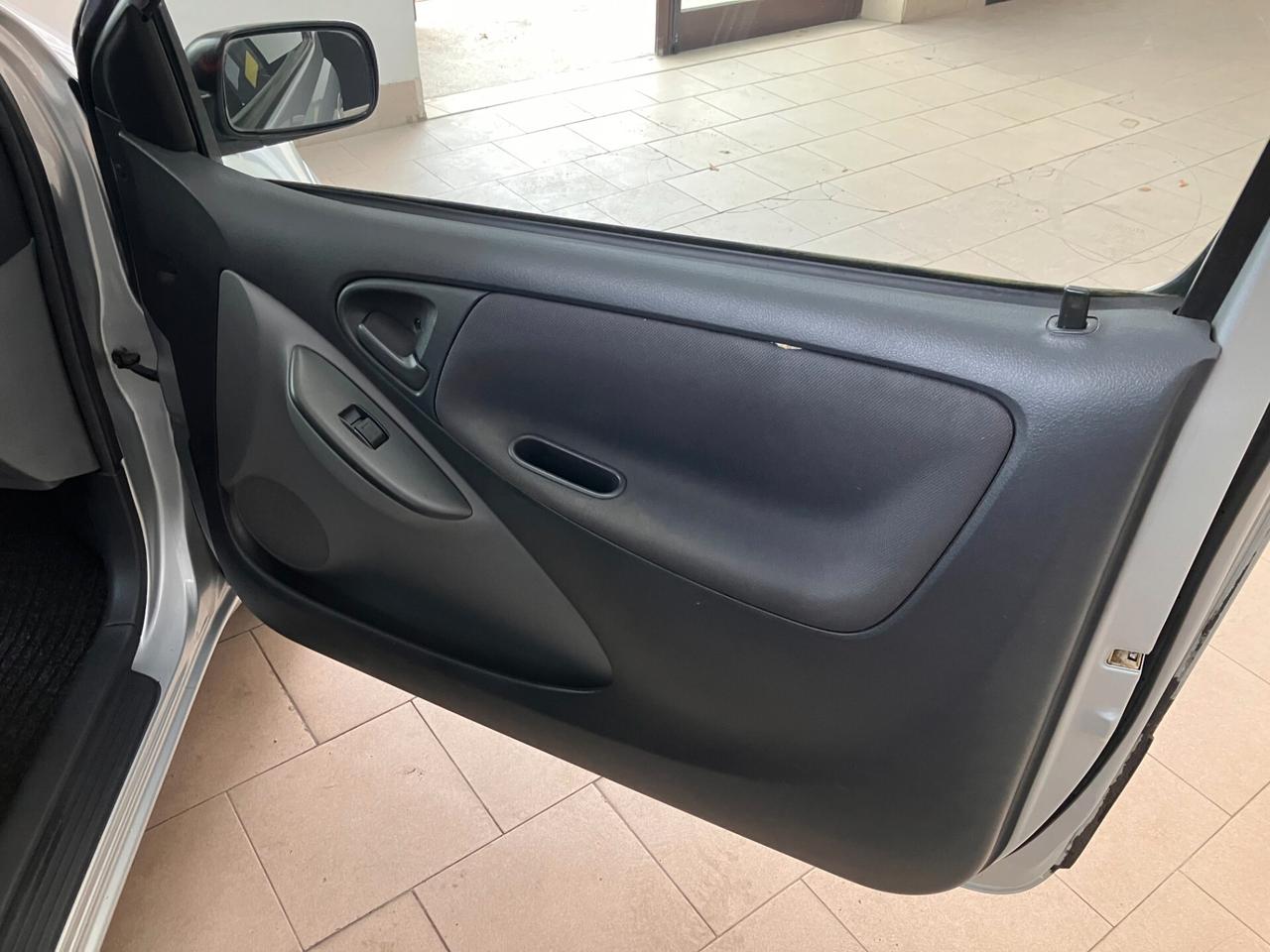 Toyota Yaris 1.3i 16V NEOPATENTATI