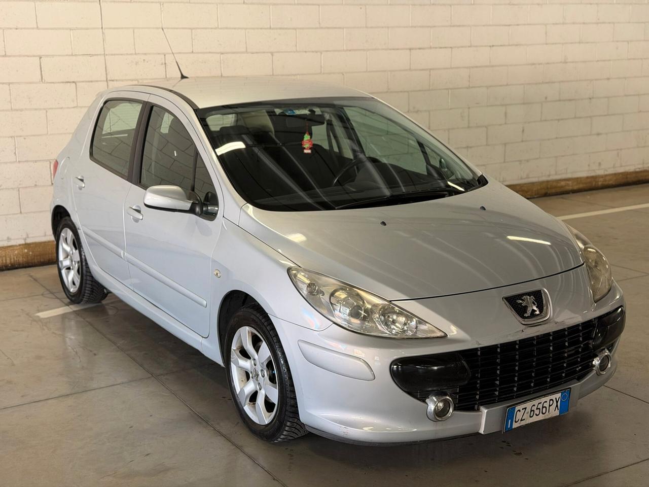 Peugeot 207 1.6 109CV 5p. XSI