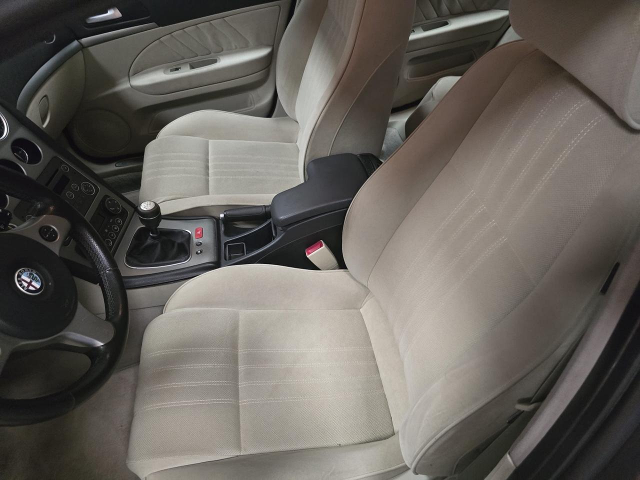 Alfa Romeo 159 1.9 JTDm Distinctive