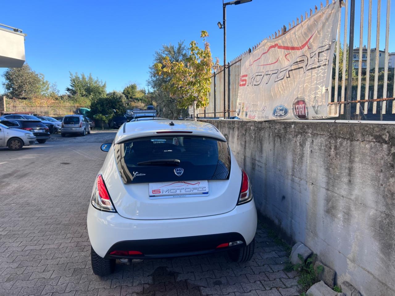 Lancia Ypsilon 1.2 69 CV 5 porte Gold GPL Di Serie