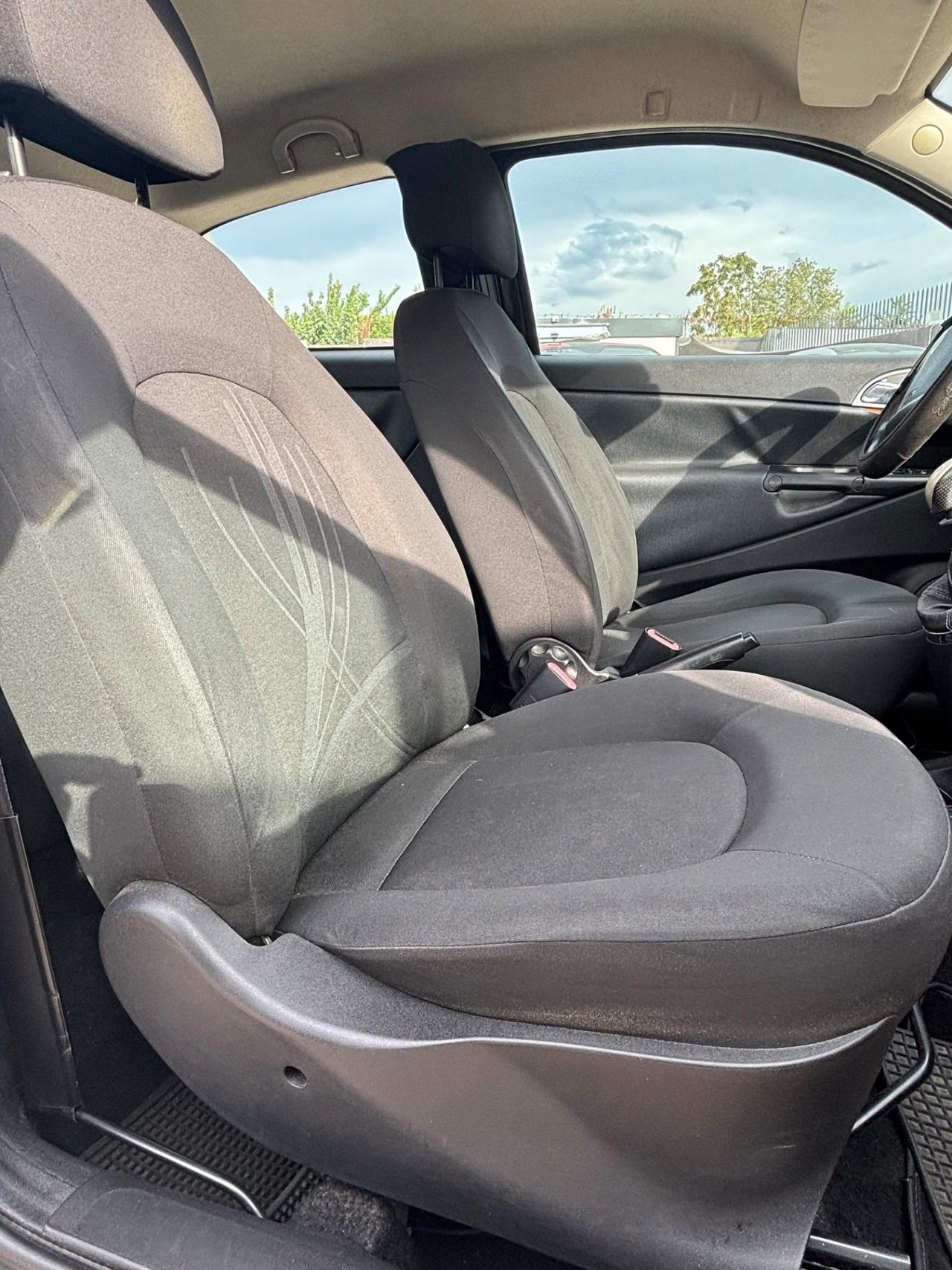 Lancia Ypsilon 1.2 69 CV Unyca