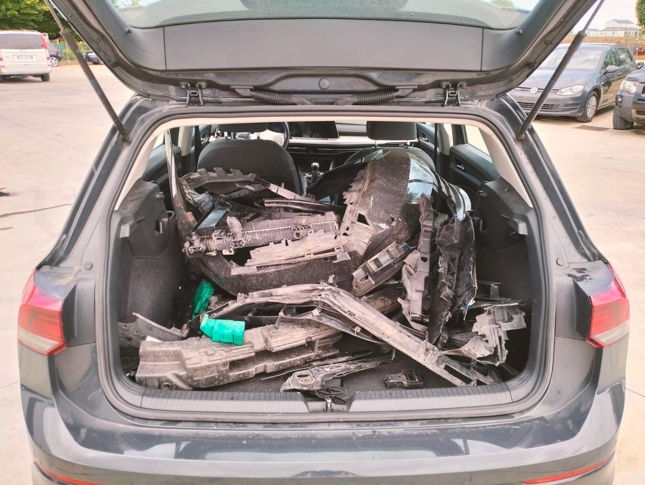 Volkswagen Golf VIII 2.0 TDI - SINISTRATA -