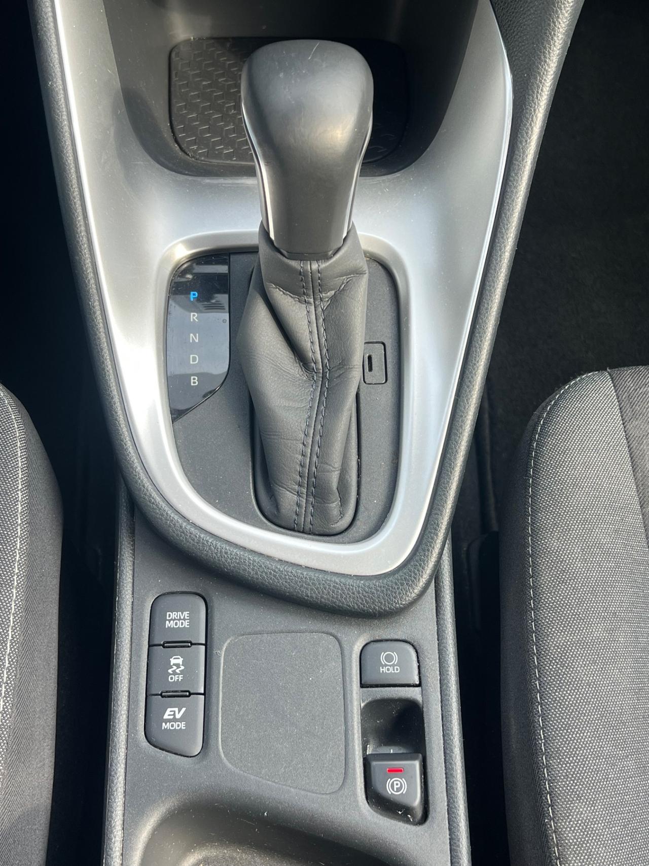 Toyota Yaris 1.5 Hybrid 5 porte Business FINANZIABILE