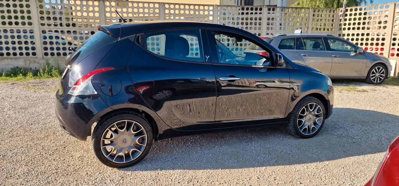 Lancia Ypsilon 0.9 TwinAir 85 CV 5 porte S&S DFN Platinum