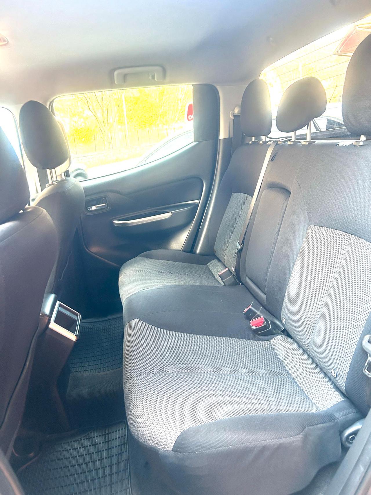 Mitsubishi L200 Double Cab L200 d.cab 2.3d Intense 4wd 150cv