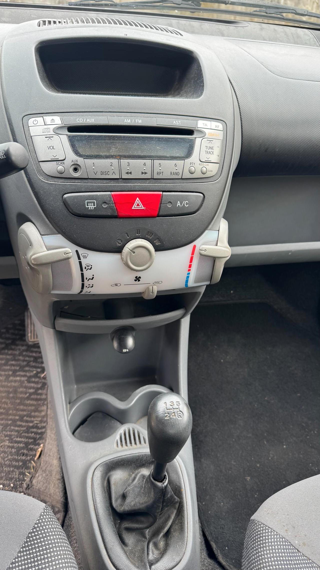 Peugeot 107 5 Porte 107 5p 1.0 12v Sweet Years ok neopatentati