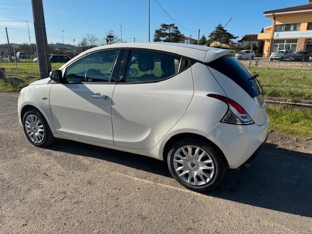 Lancia Ypsilon 1.2 benzina ok neopatentati