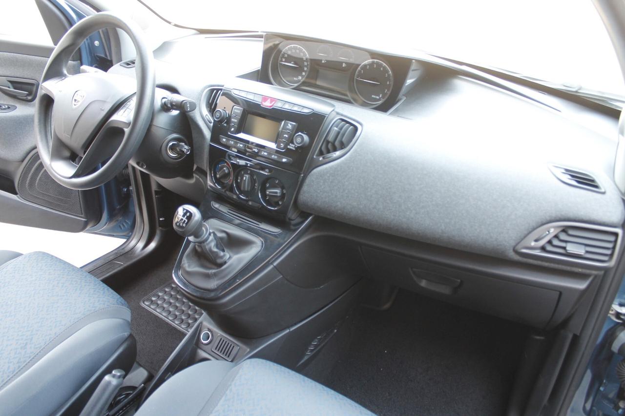 Lancia Ypsilon 1.0 FireFly 5 porte S&S Hybrid Silver