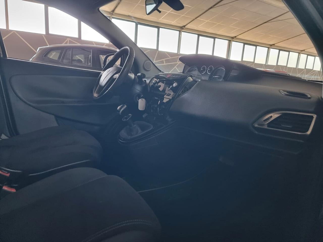 Lancia Ypsilon 0.9 TwinAir 85 CV 5 porte Metano Ecochic NEOPATENTATI