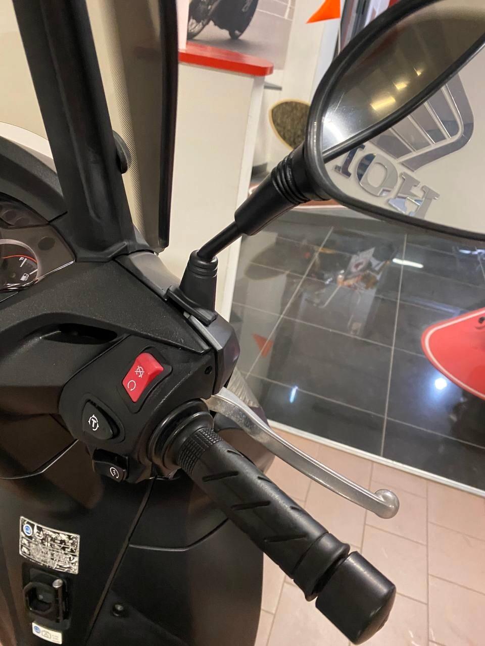 Honda SH 300 i sporty