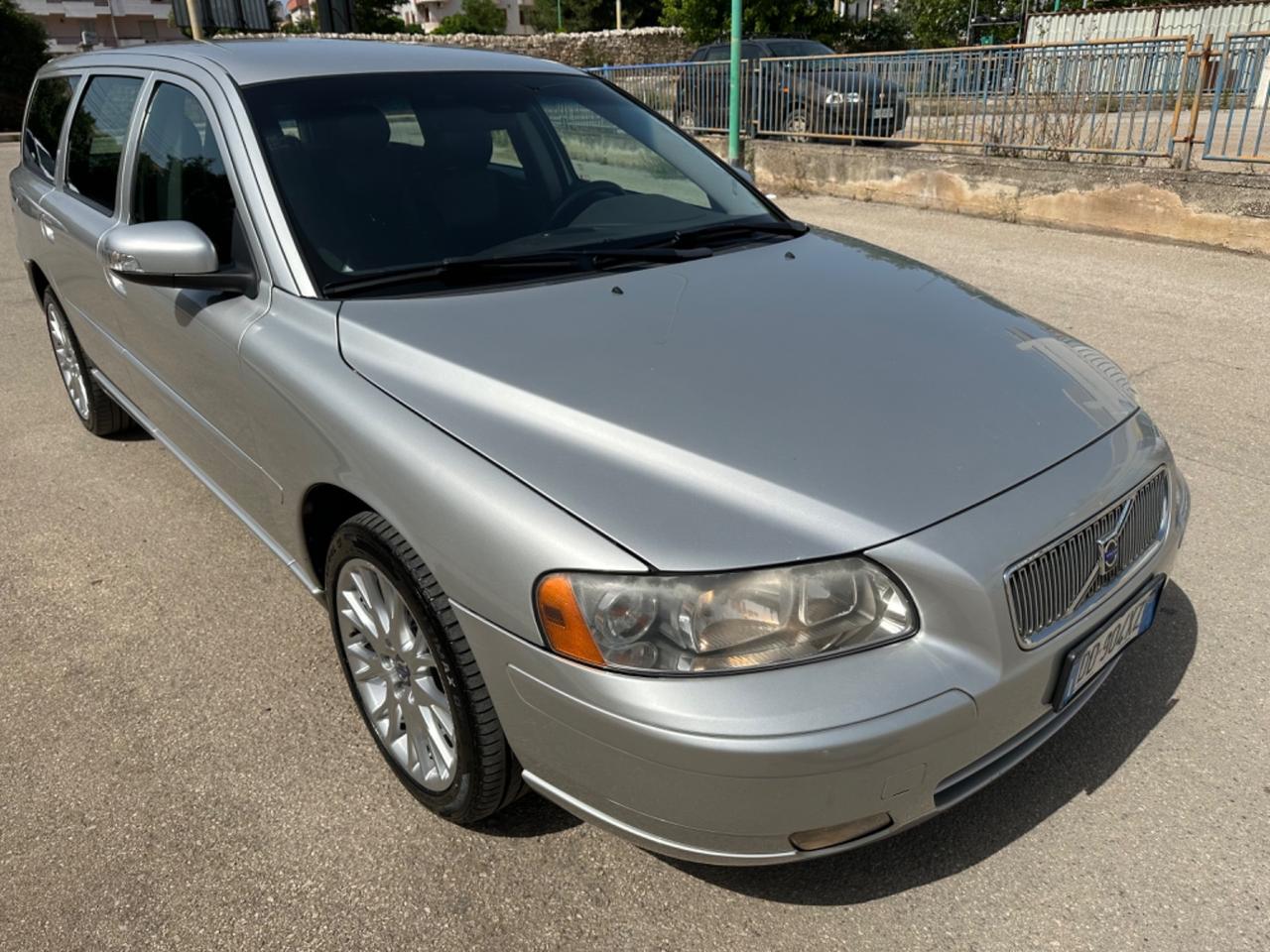 Volvo V70 2.4 BENZINA 2007 - CAMBIO AUTOMATICO E GANCIO TRAINO