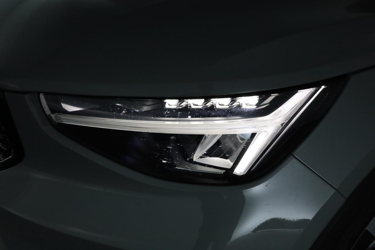 VOLVO XC40 (2017--->) XC40 B3 automatico Plus Dark