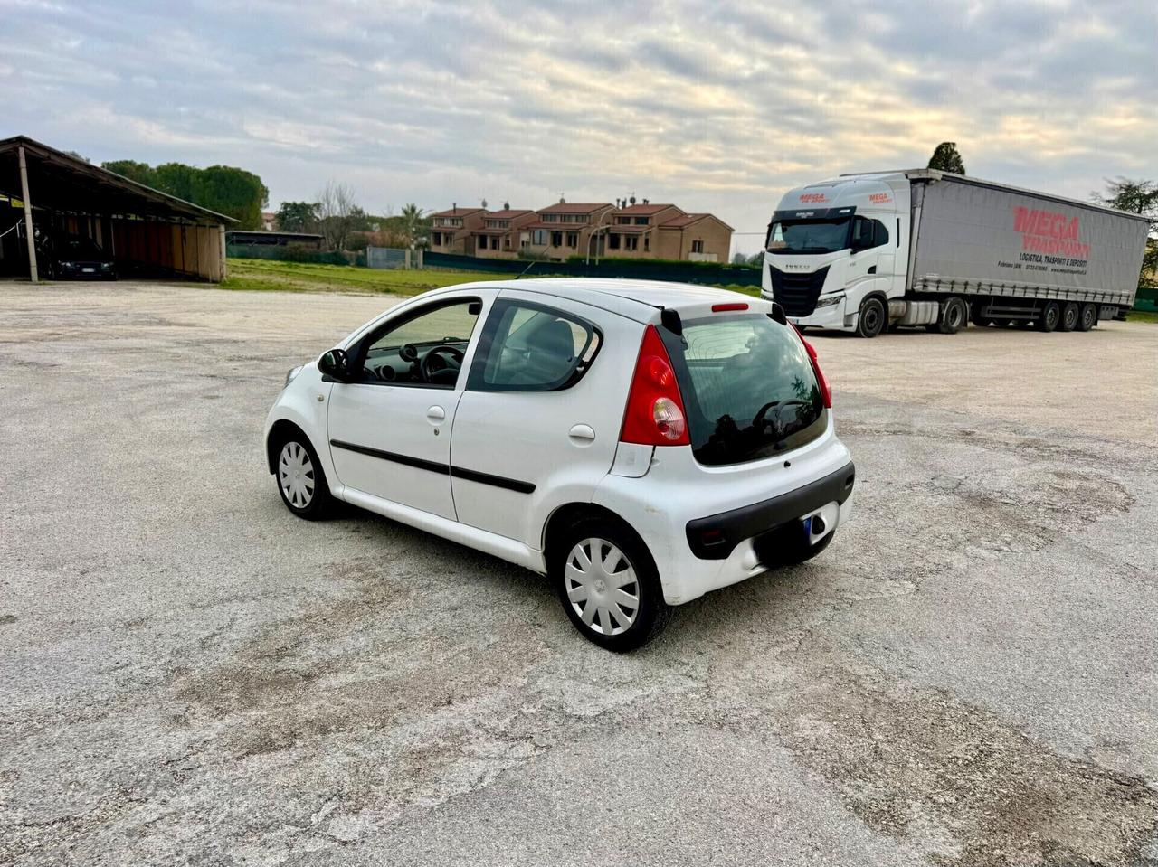 Peugeot 107 5porte 1.0 benzina 68cavalli NEOPATENTATI