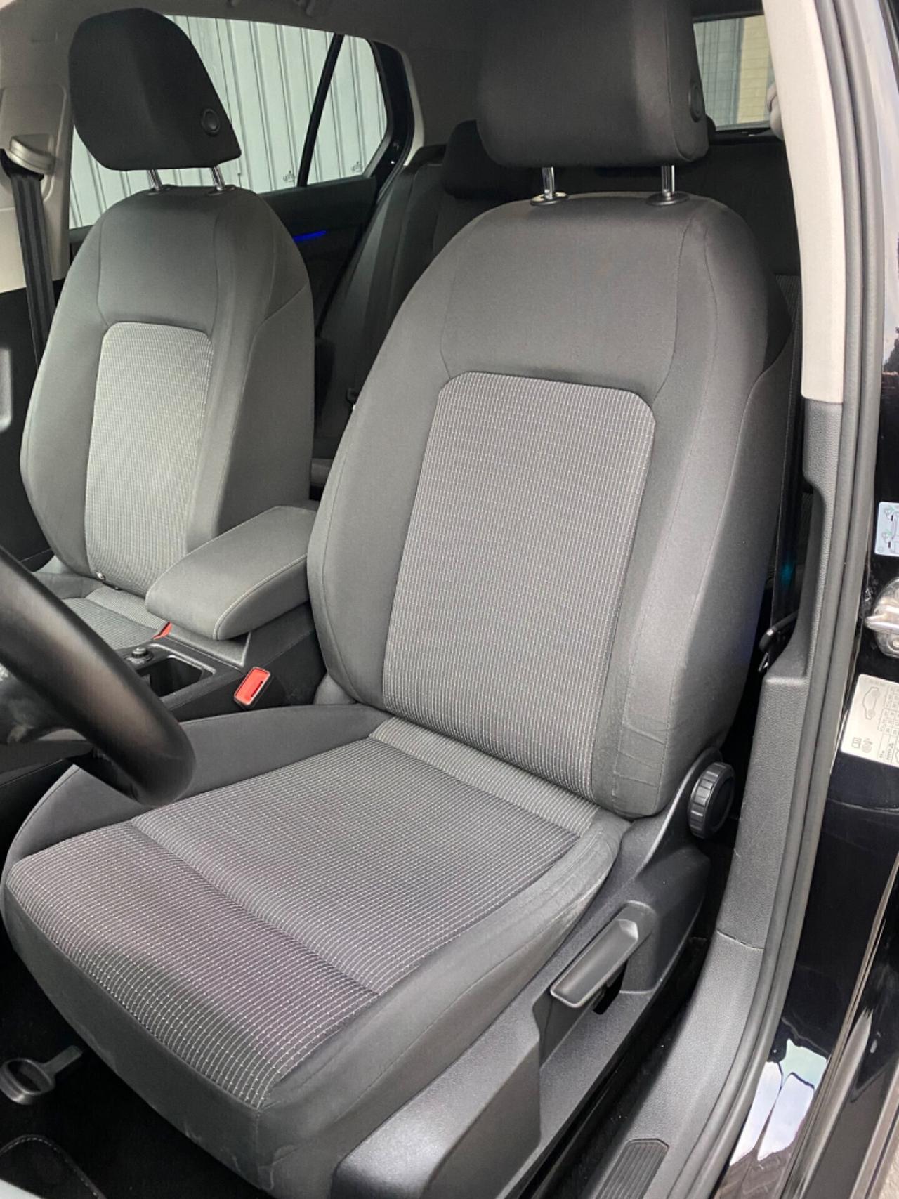 Volkswagen Golf 8 1.0 TSI 90cv - OK NEOPATENTATI