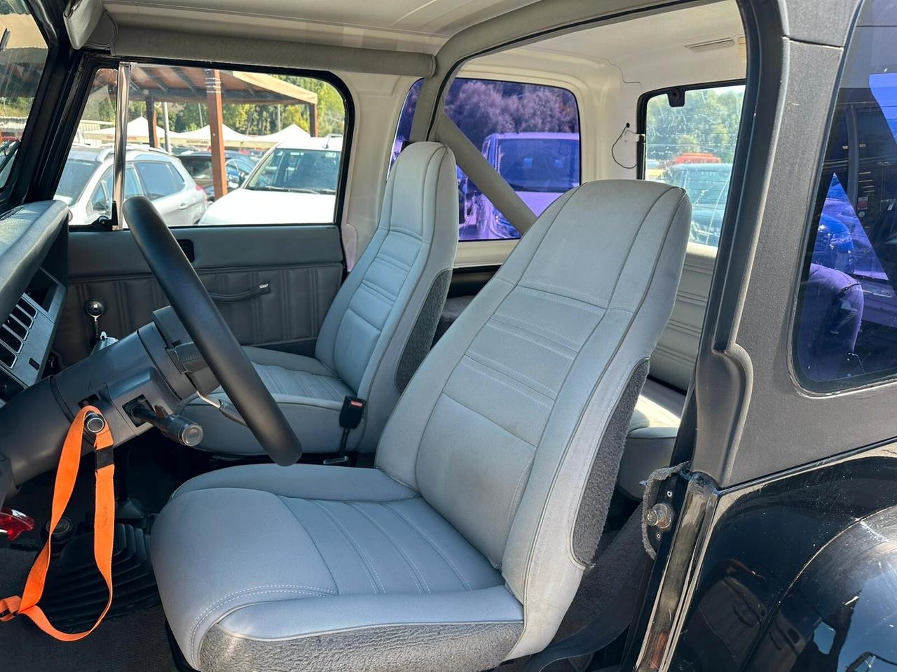 Jeep Wrangler 2.5 Laredo