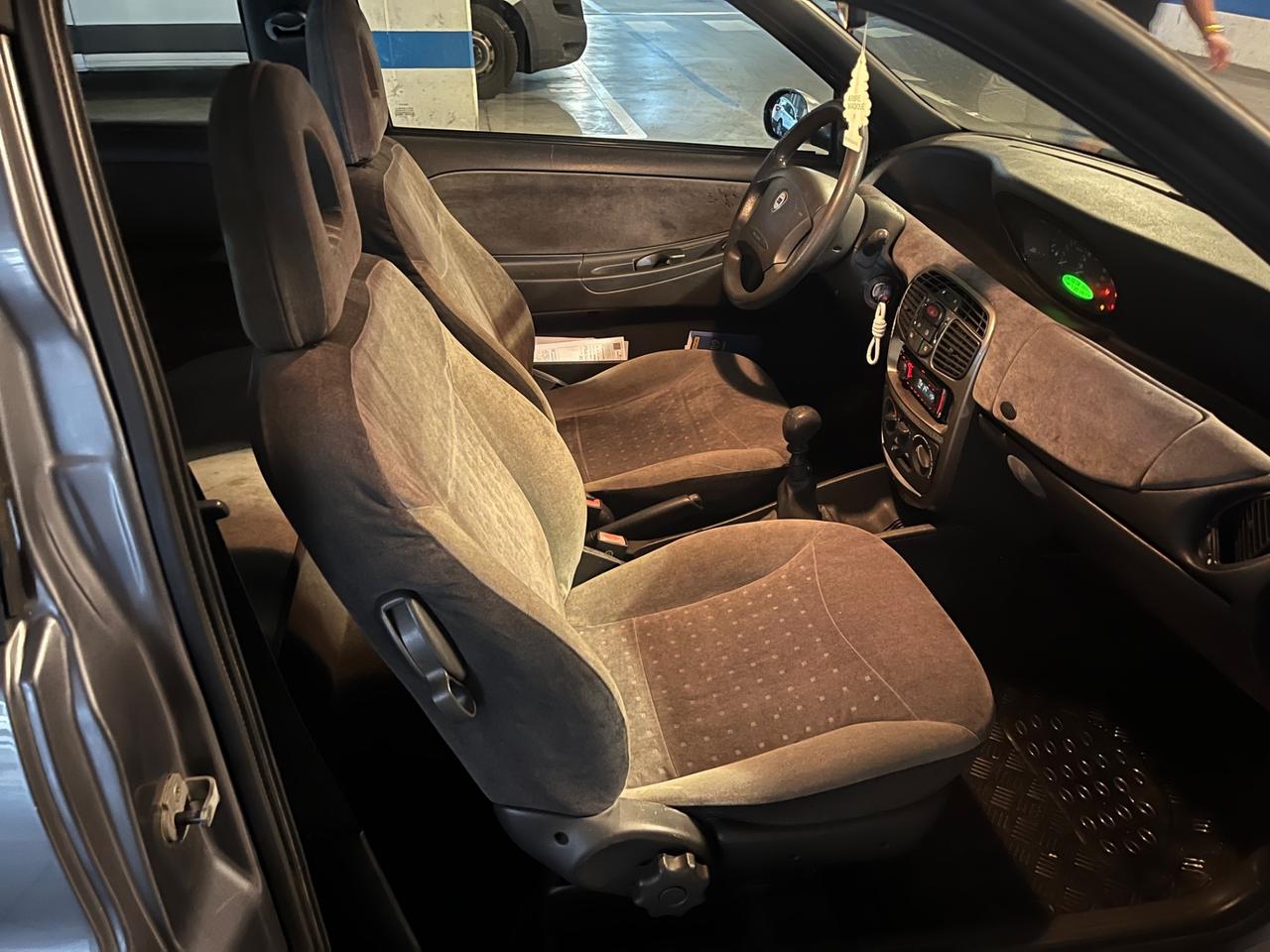 Lancia Ypsilon 1.2 16V Oro