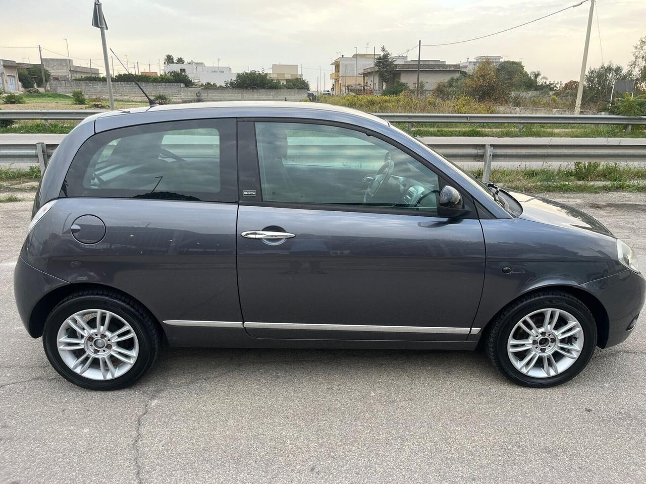 Lancia Ypsilon 1.4 Unyca GPL Unipro 2012