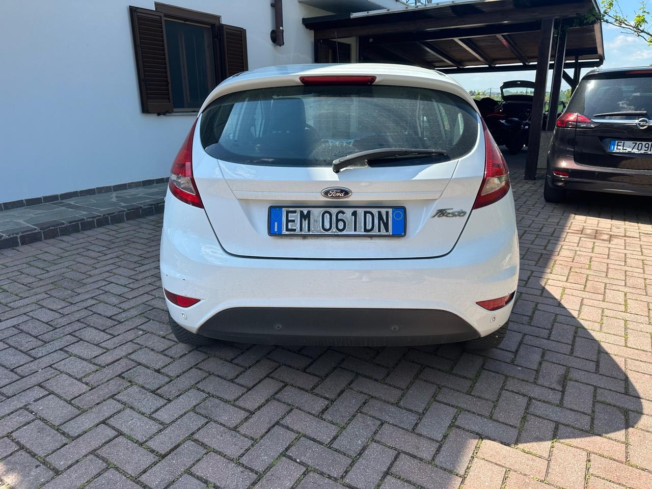 Ford Fiesta 1.4 16V 5p. Bz.- GPL Titanium Bs.
