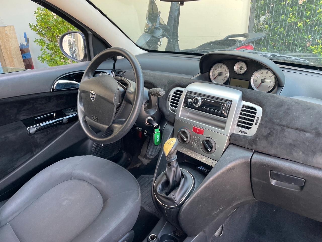 Lancia Ypsilon 1.2 69 CV Unyca