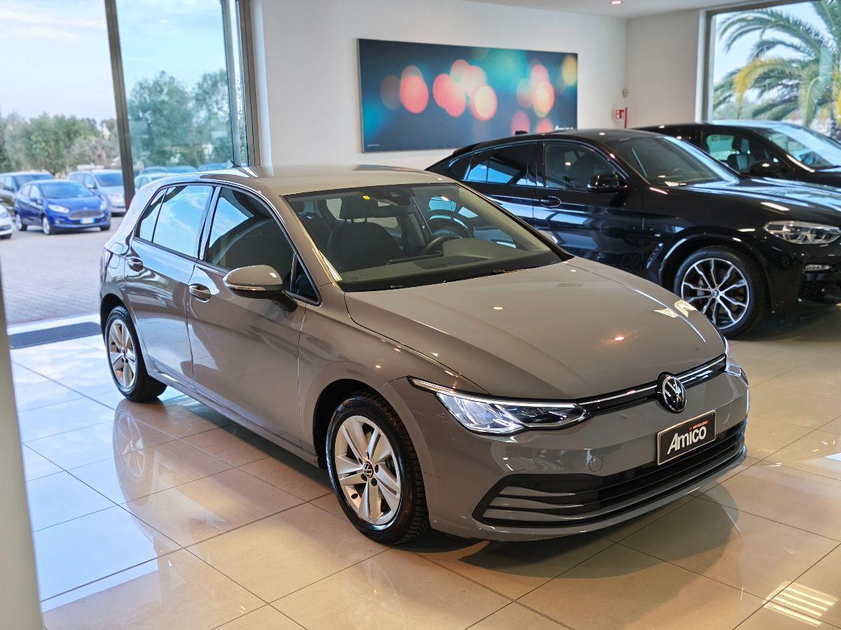 VOLKSWAGEN Golf 8 2.0 TDI Luci Ambient-Cockpit