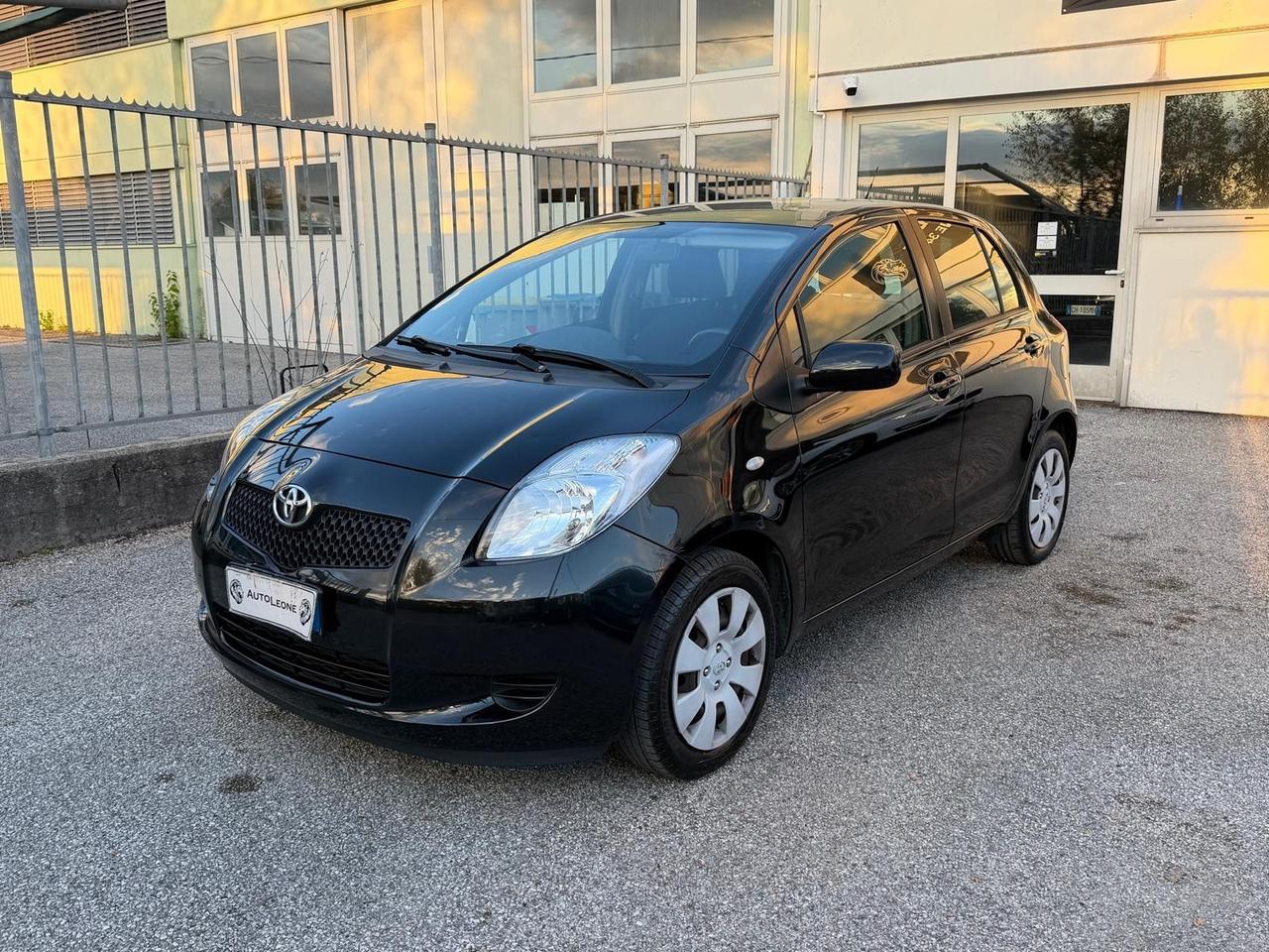 Toyota Yaris 1.0 5 porte Sol