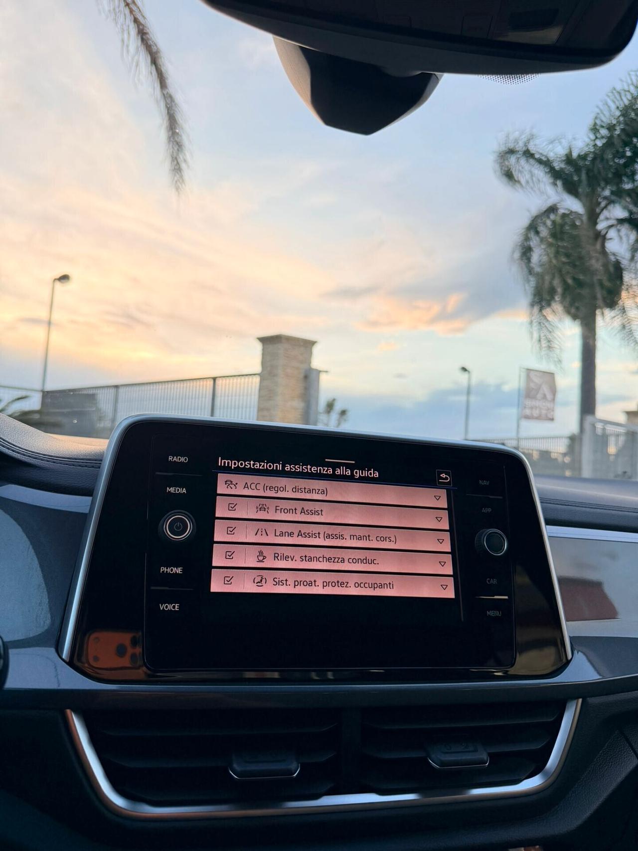 Volkswagen T-Roc 2.0 TDI SCR Style Virtual/Led