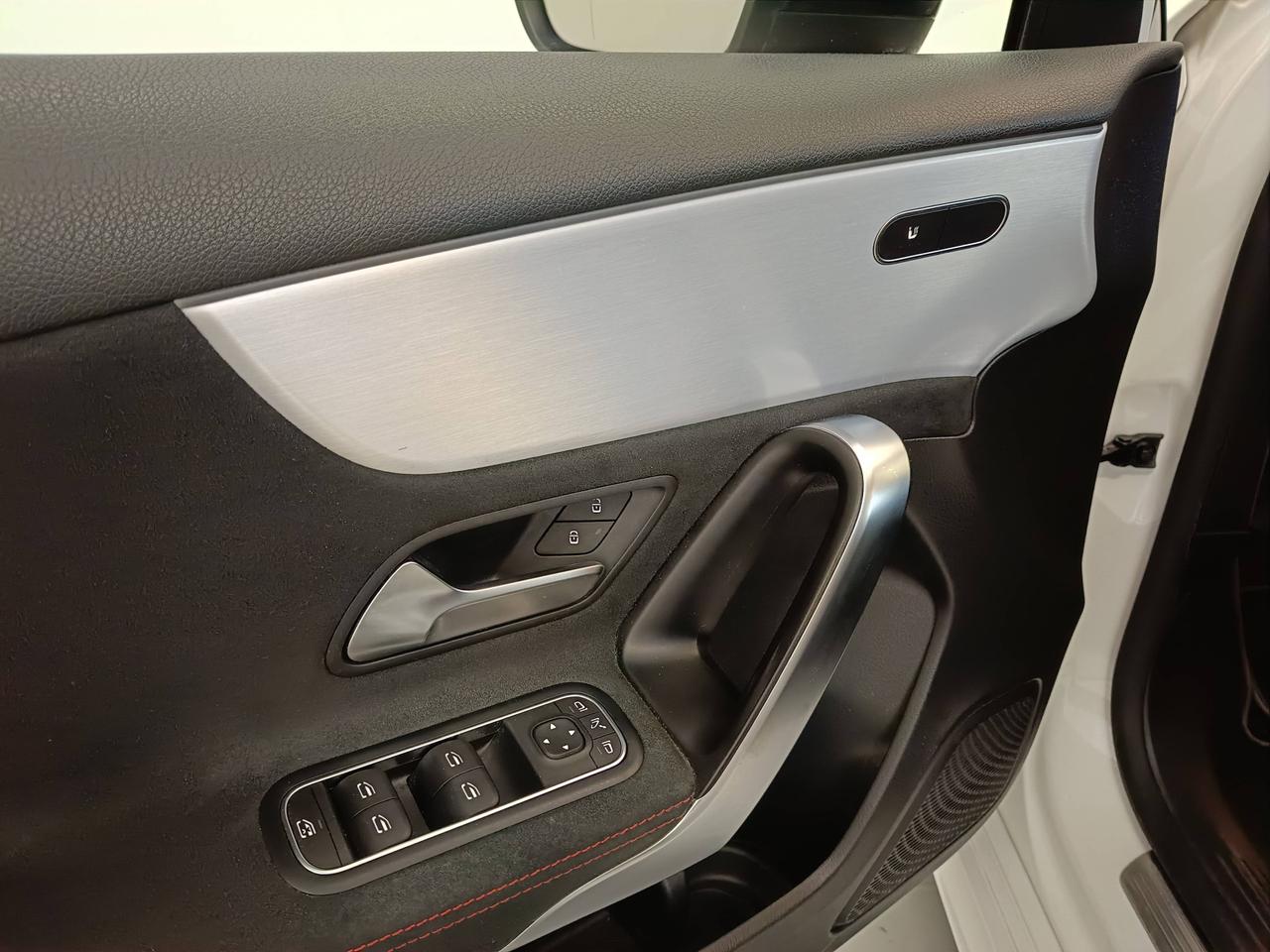 Mercedes-Benz Classe A - W177 2023 - A 180 d AMG Line Advanced Plus auto