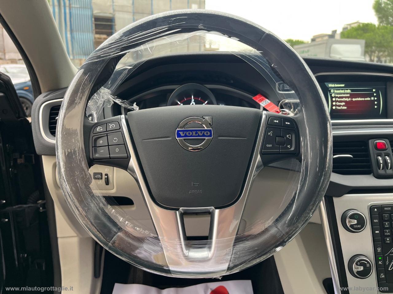 VOLVO V40 Cross Country D2 Volvo Ocean Race