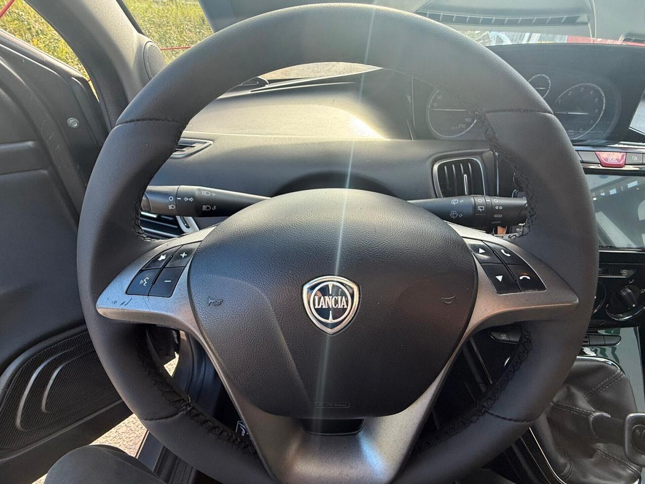 Lancia Ypsilon 0.9 TwinAir 85 CV 5 porte Metano Ecochic Elle