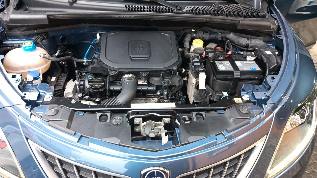 Lancia Ypsilon 1.0 FireFly 5 porte S&S Hybrid Ecochic Silver