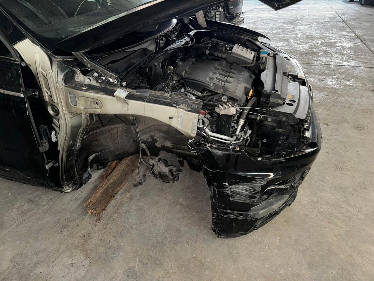 Volkswagen Tiguan 2.0 tdi R-Line 150cv dsg INCIDENTATA