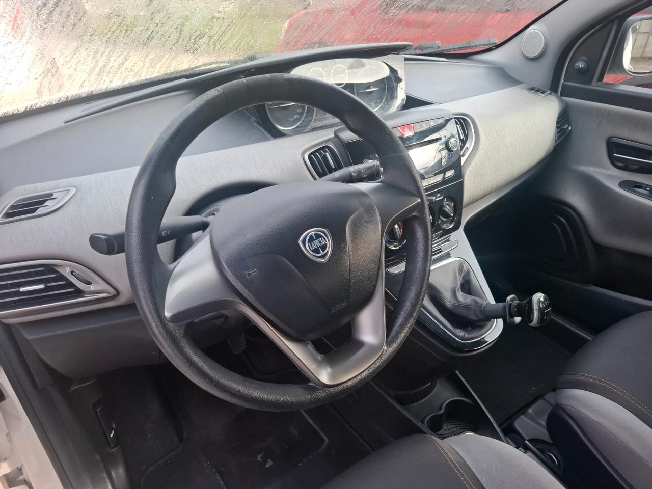 Lancia Ypsilon 1.2 69 CV 5 porte S&S Silver