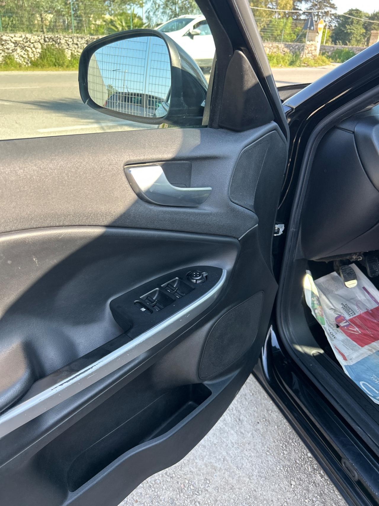 Alfa Romeo Giulietta 1.6 JTDm 105 CV Distinctive-2012