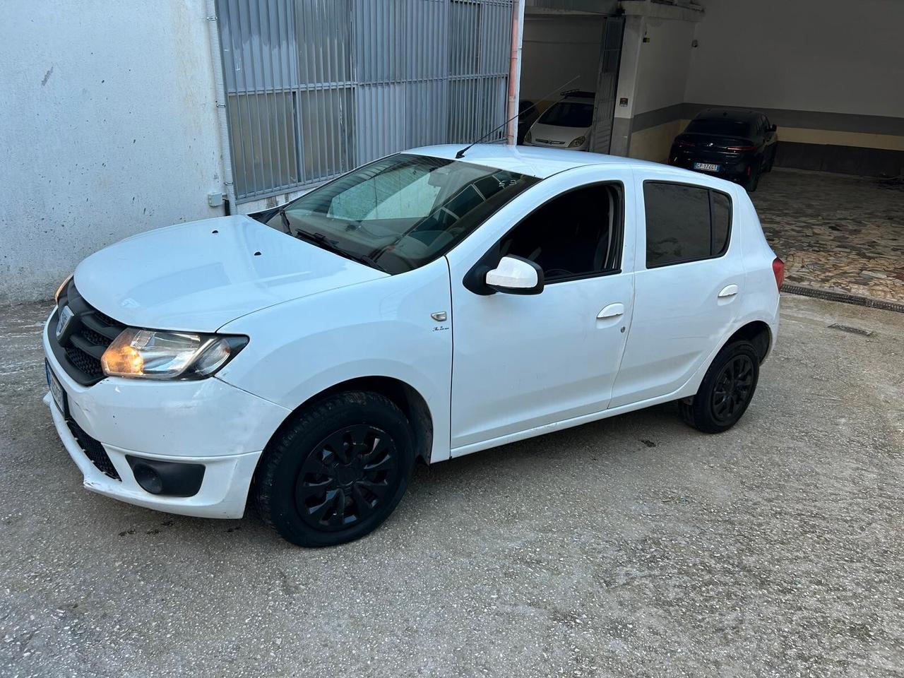 Dacia Sandero 1.5cc diesel)PRIVATO)-2015
