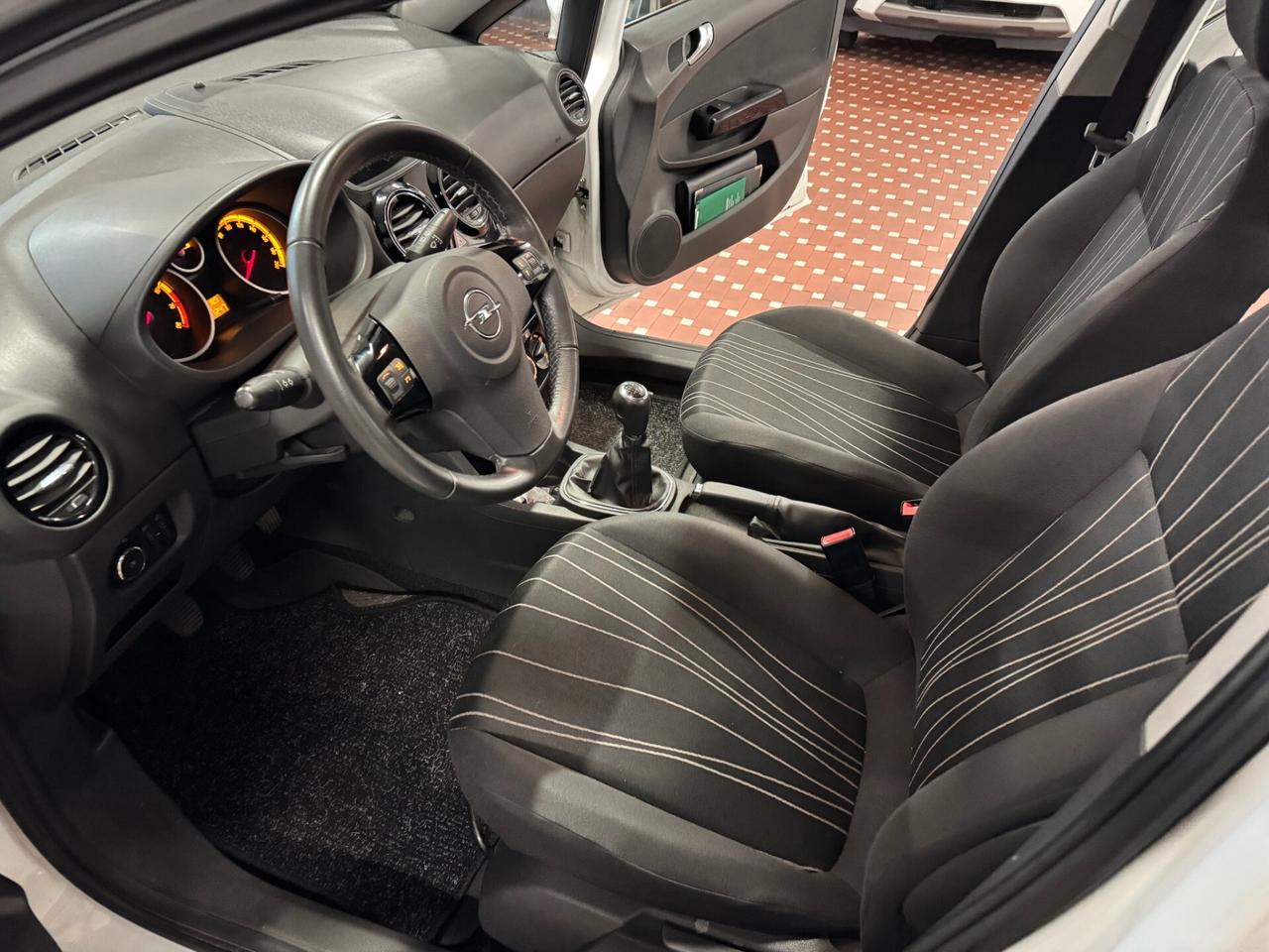 Opel Corsa 1.2 5 porte Club - IDEALE PER NEOPATENTATI