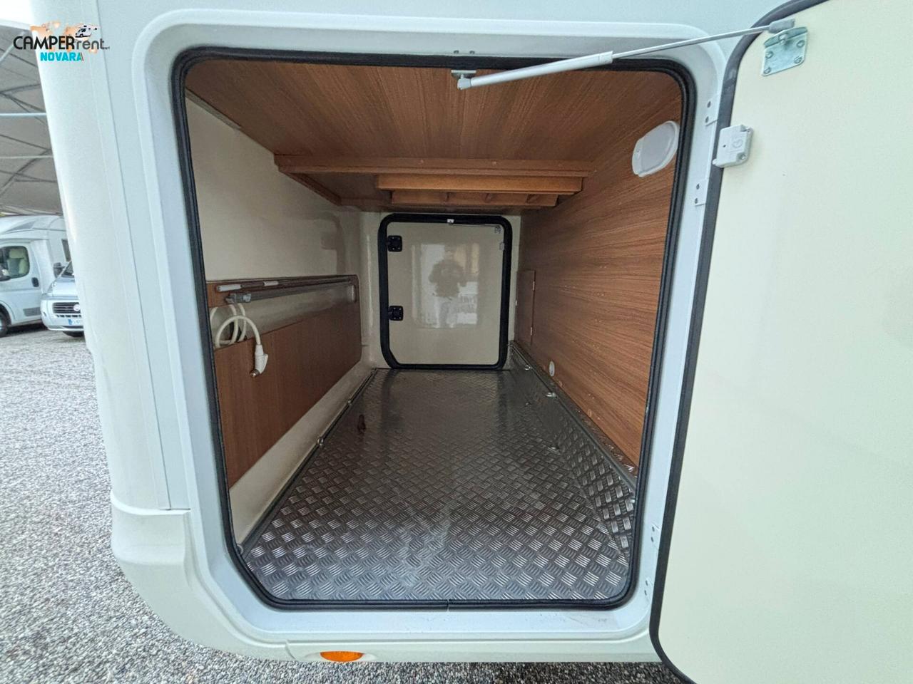 ARCA EUROPA M699 GLG - mansardato con letti gemelli in coda ed ampio garage