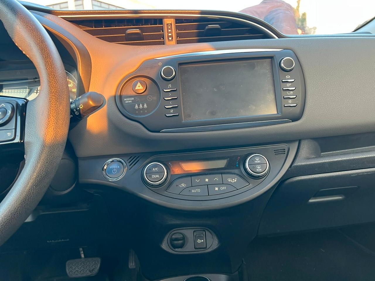 Toyota Yaris 1.5 Hybrid 5 porte Business