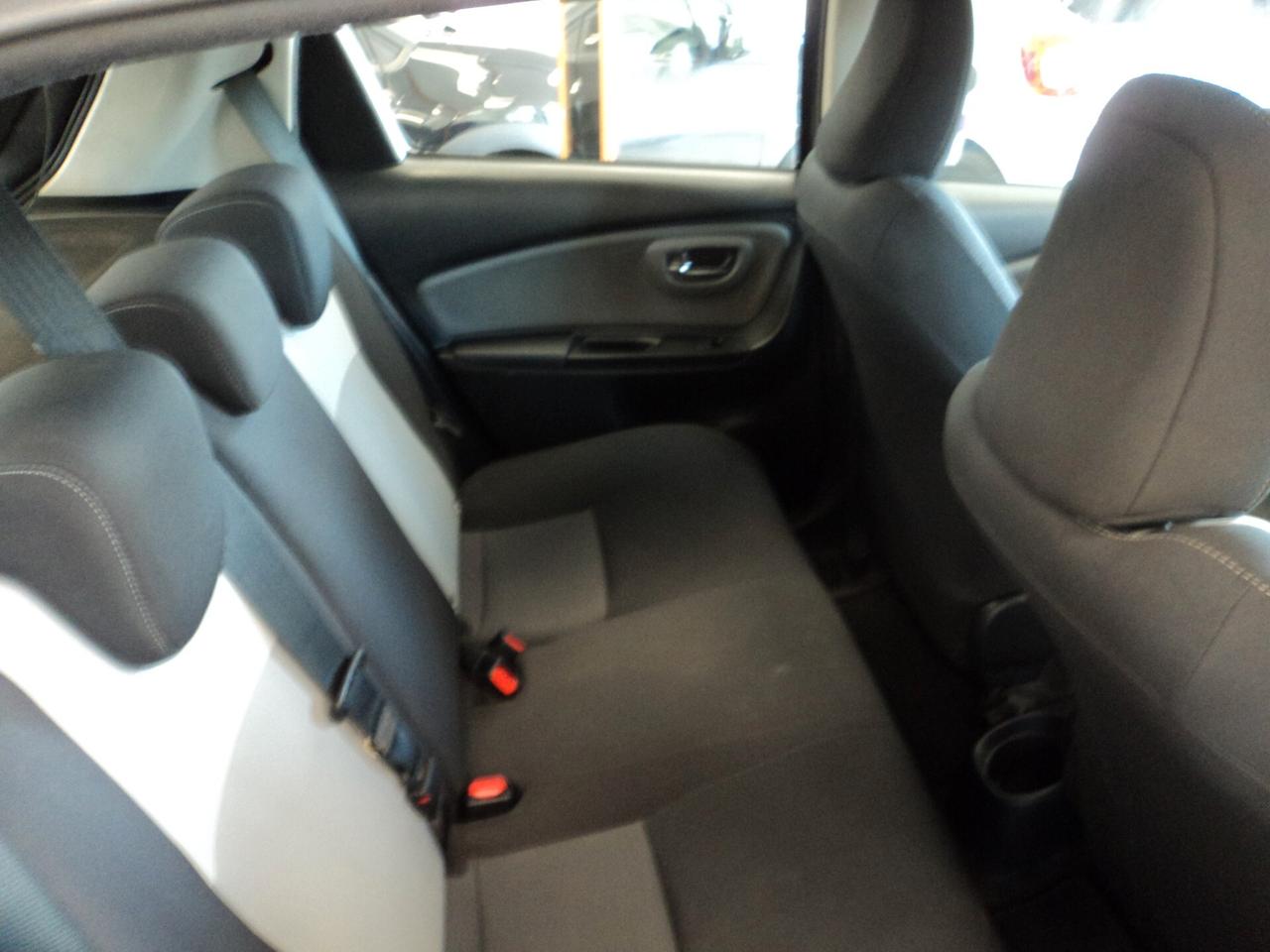 Toyota Yaris 1.5 Hybrid 5p. Cool