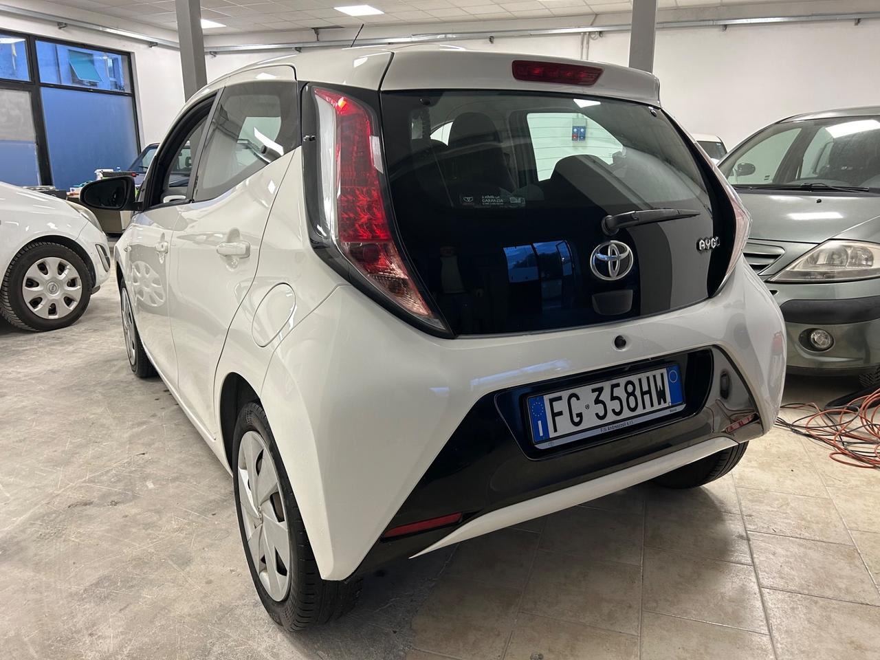 Toyota Aygo 1.0 x-black