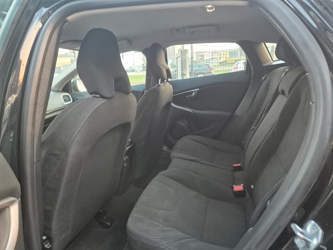 Volvo V40 T2 120CV vers. Kinetic E5B -- BENZINA!!!