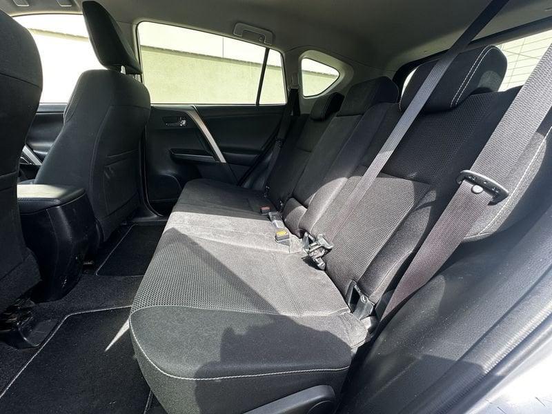 Toyota RAV4 2.0 D-4D 143cv MT Active 2WD